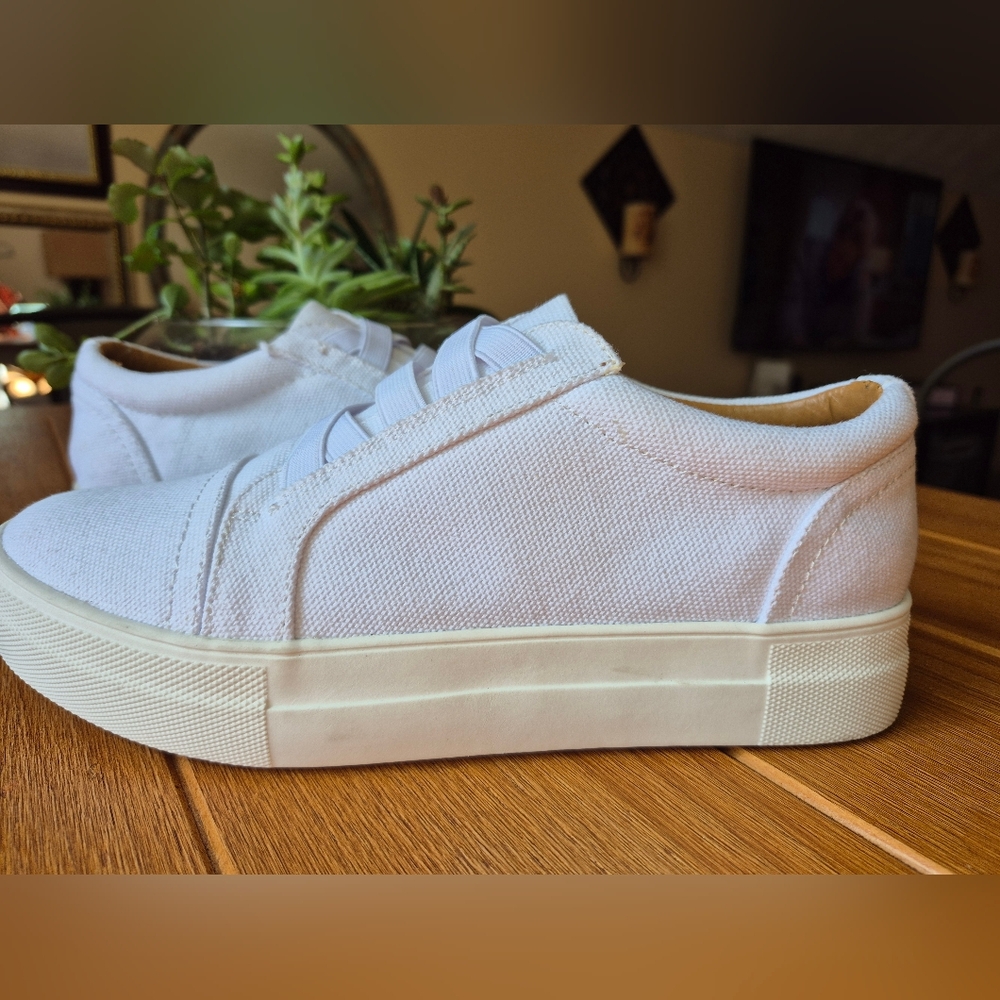Dolce Vita 'Roper' White Canvas Sneakers - Size 7.5โ